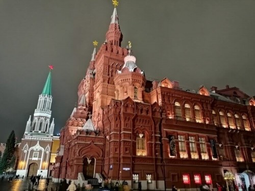 Смартфон Деда Мороза. Можно ли хорошо снимать в темноте? 
Смартфон Деда Мороза. Можно ли хорошо снимать в темноте?