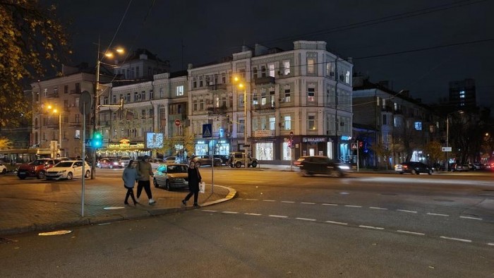 Дневник Samsung Galaxy S20 FE: съемка ночью — не проблема (примеры снимков)
					 
						Дневник Samsung Galaxy S20 FE: съемка ночью — не проблема (примеры снимков)