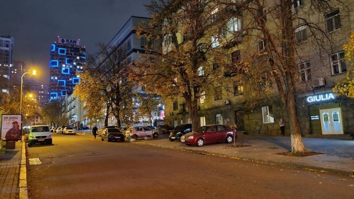 Дневник Samsung Galaxy S20 FE: съемка ночью — не проблема (примеры снимков)
					 
						Дневник Samsung Galaxy S20 FE: съемка ночью — не проблема (примеры снимков)